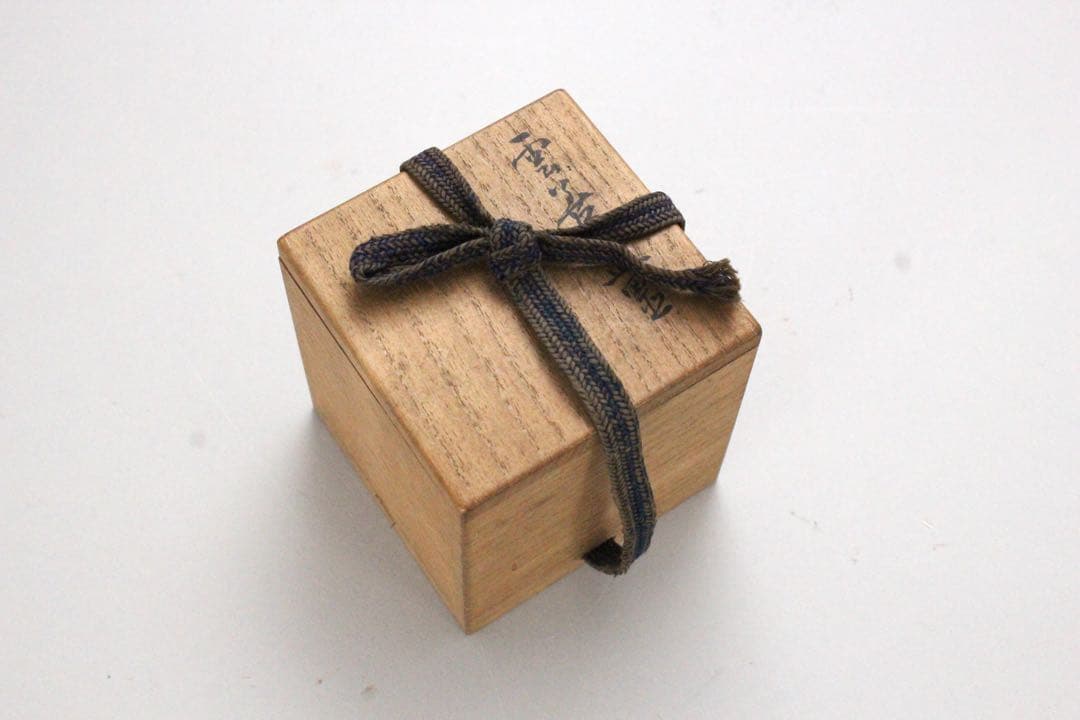 No4945 雲善　四方蓋置　高さ5.5×幅6cm 木箱付　布志名焼　送料無料