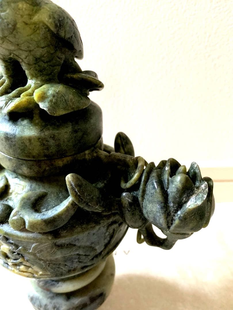中国骨董 翡翠 香炉 天然石 手彫り 蓮の花と鶴の彫刻(ワケあり)