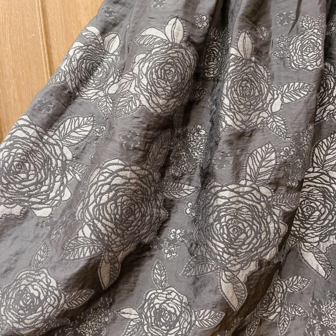 ハーモニカ　パネルフラワー刺繍スカート　フリーサイズ