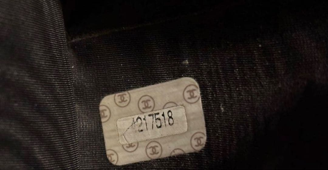 正規品　CHANEL シャネル　財布　折り財布　ブラックレザー