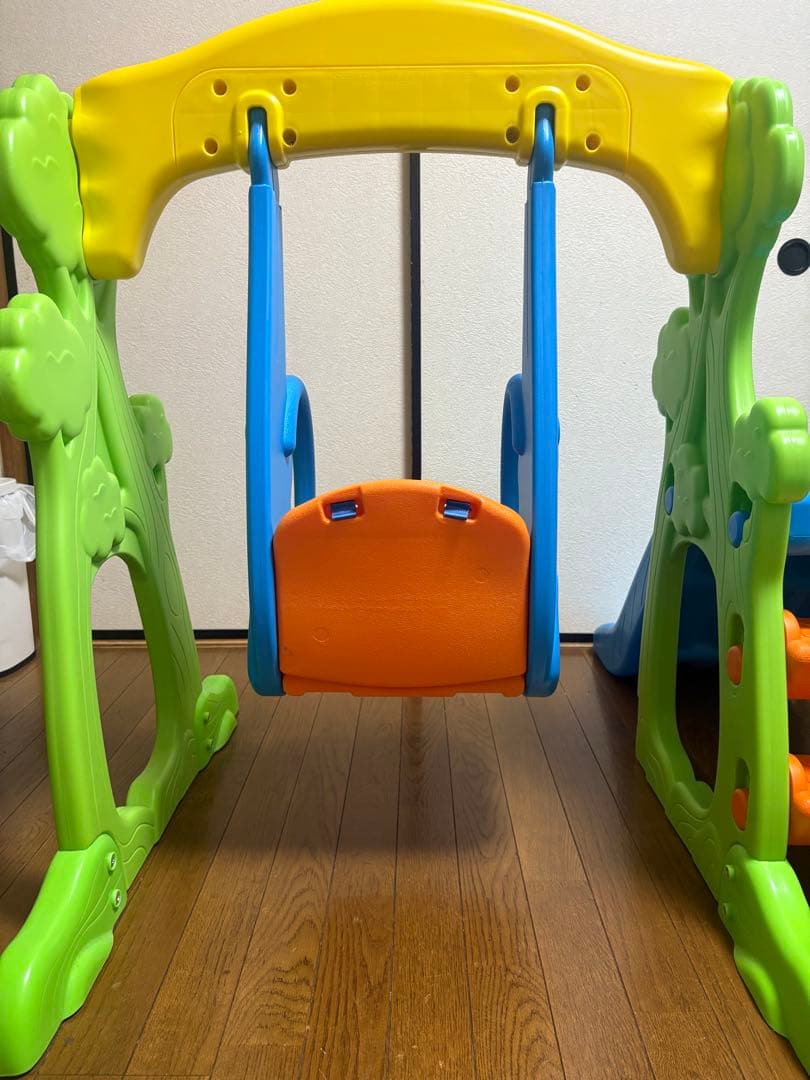 滑り台とブランコ　トイザラスベビージム