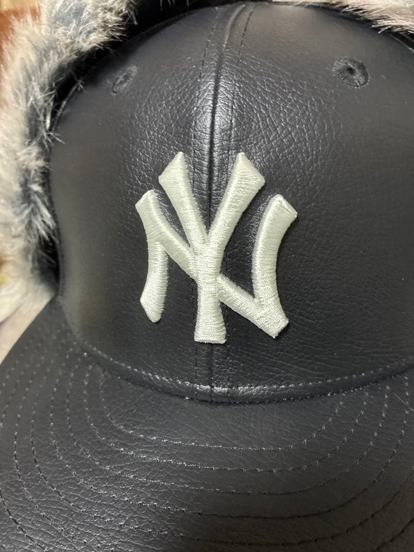 ニューエラ レザーキャップ 耳付きファーフラップ ニューヨークヤンキース　別注