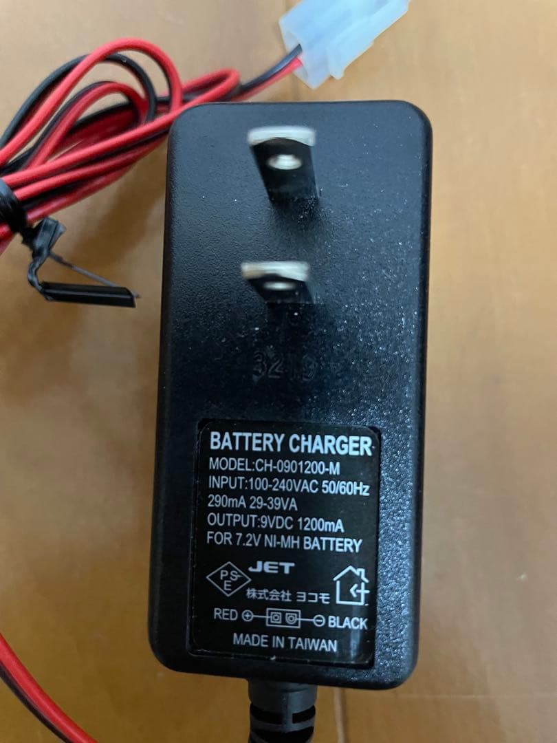 ハナ【美品】ヨコモ ニッカドバッテリー 1400S 4本 急速充電器セット