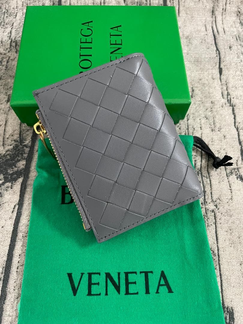 美品BottegaVeneta グレー 二つ折り財布