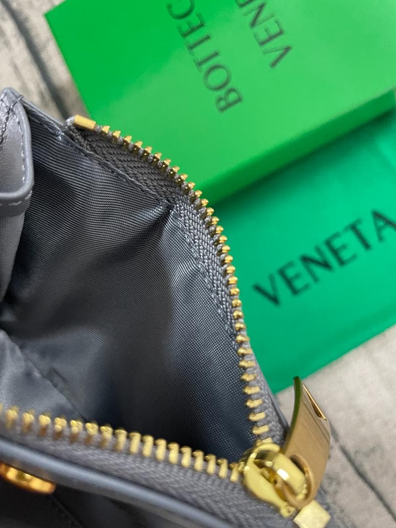 美品BottegaVeneta グレー 二つ折り財布