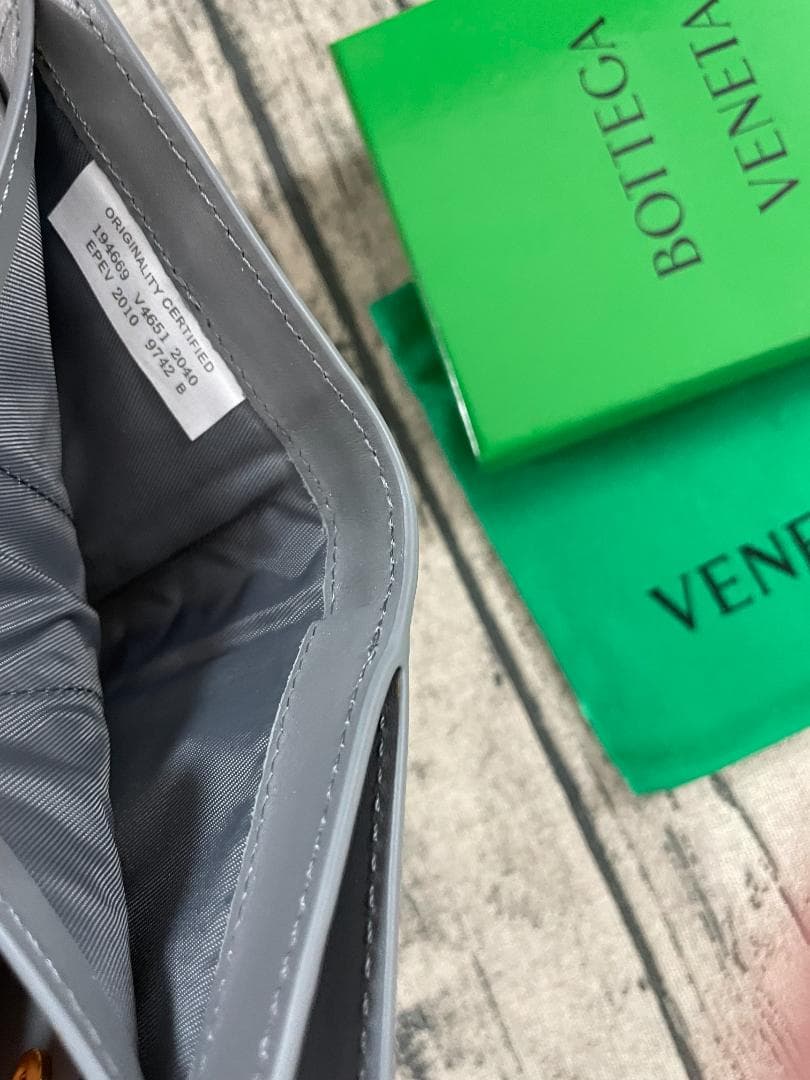 美品BottegaVeneta グレー 二つ折り財布
