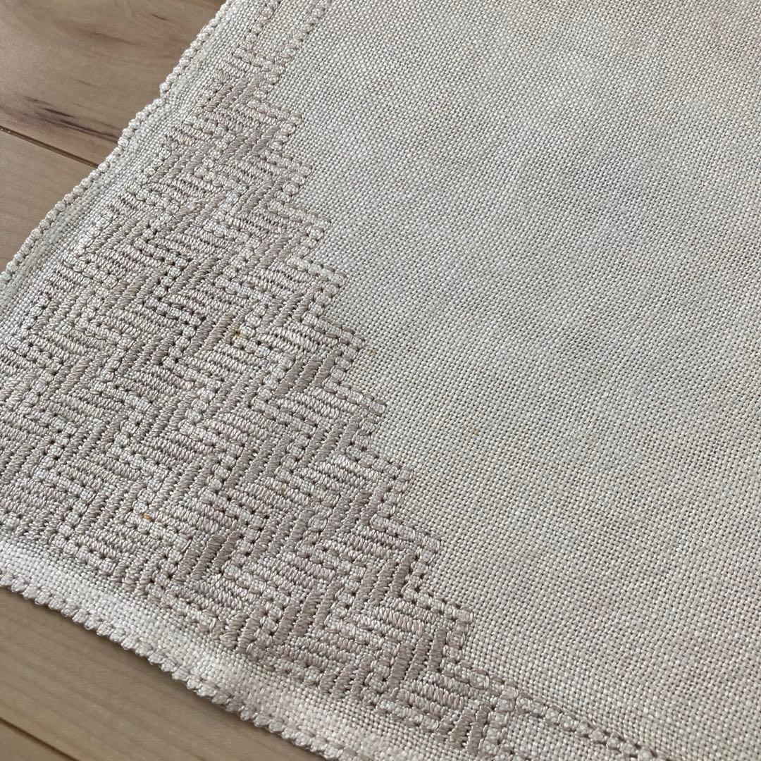 M北欧ヴィンテージ　丁寧なニードルワークが施されたとても素敵な刺繍テーブルクロス