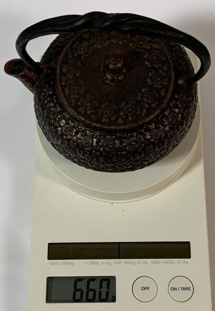 煎茶道具　南部鉄器　岩鋳造　清茂作 金桜文 　砂鉄急須瓶