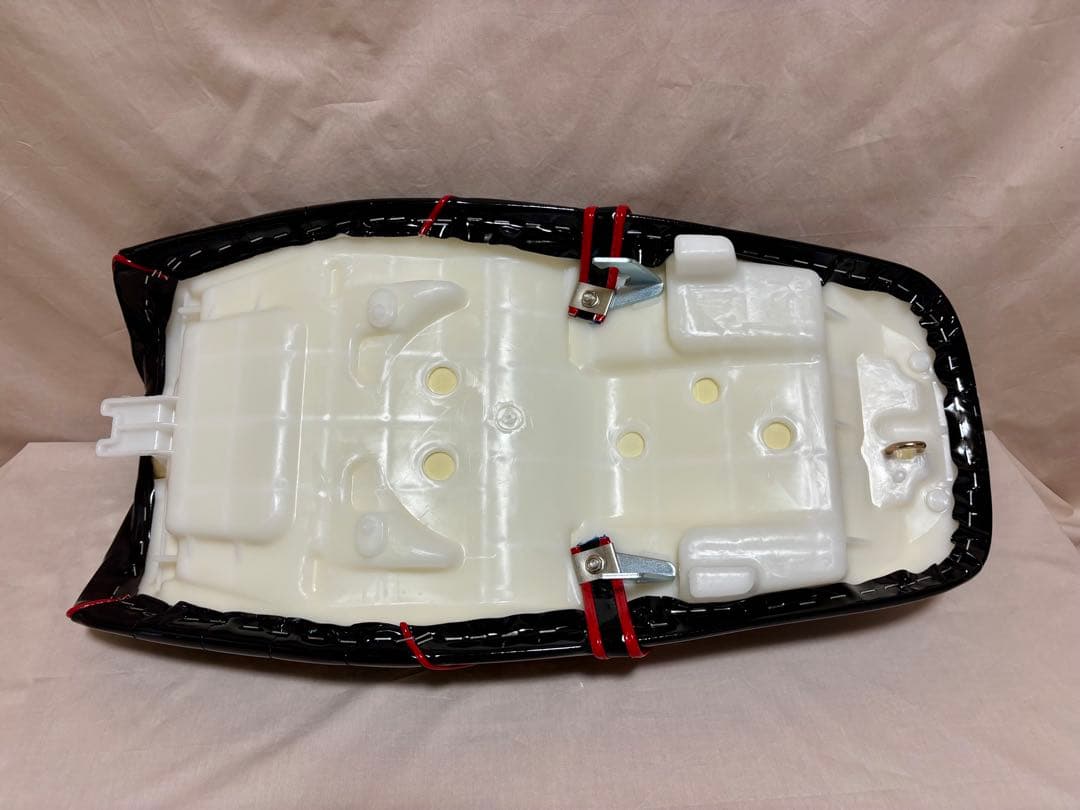 エナメルレザータックロールシート ホンダCB400SF SB NC39 NC42