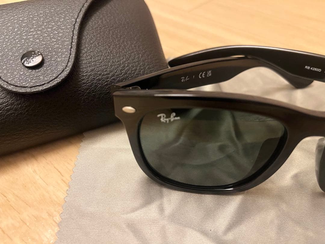 Ray-Ban モデル：RB4260D 601/71