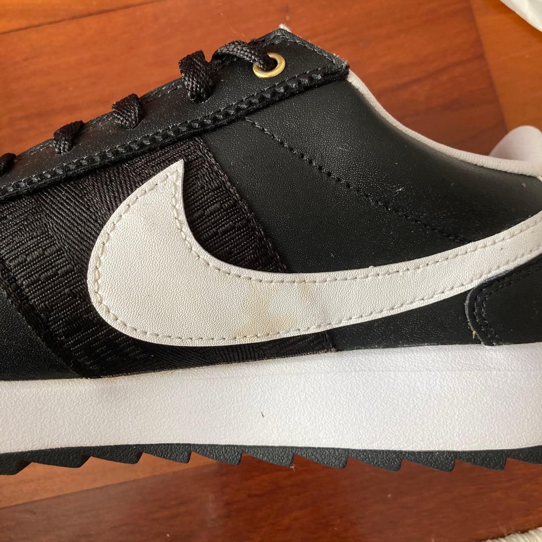 Nike ブラック/ホワイト スニーカー