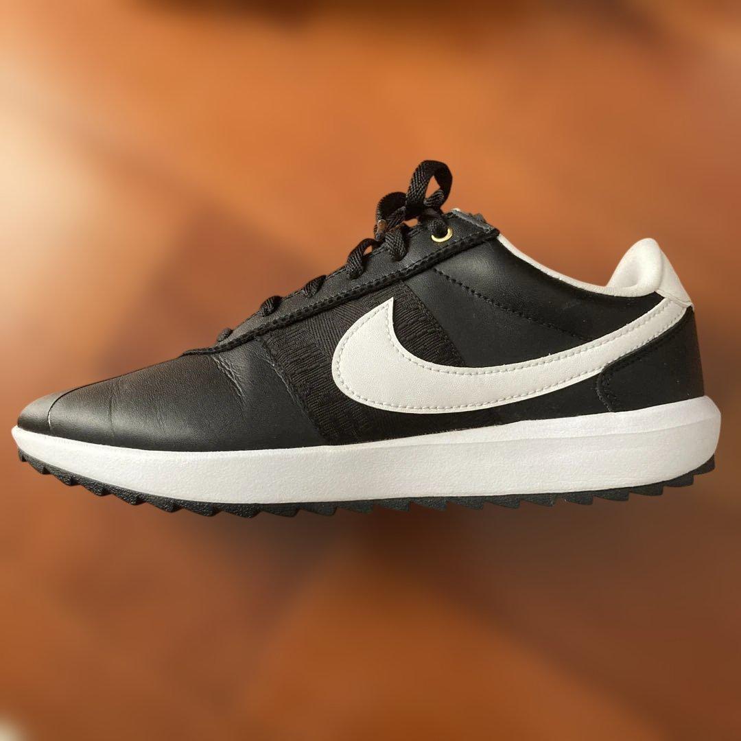 Nike ブラック/ホワイト スニーカー