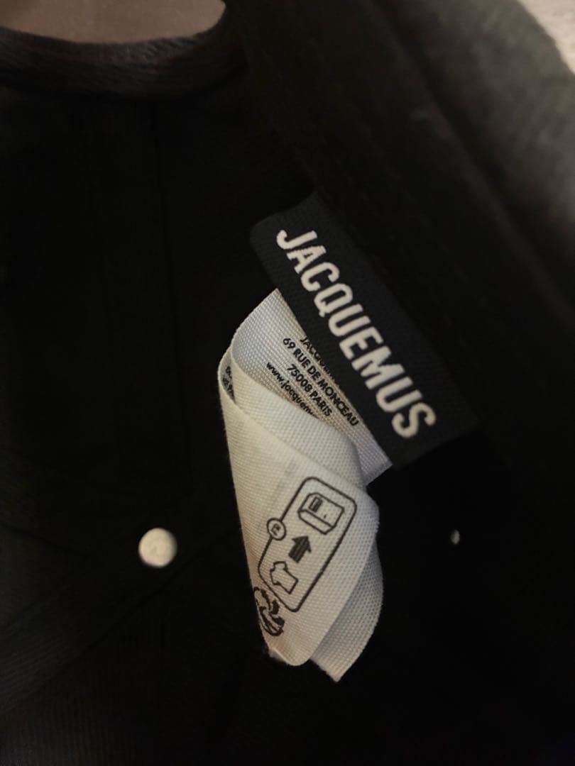 JACQUEMUS ブラック キャップ フリンジ