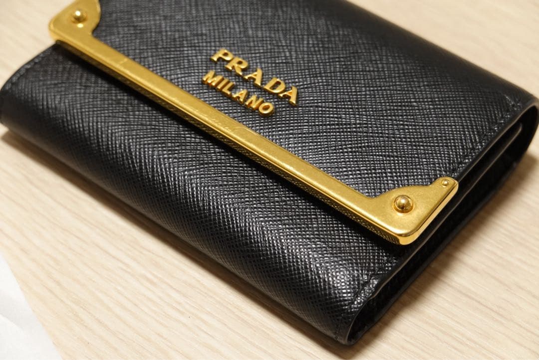 【美品】PRADA サフィアーノレザー 三つ折り財布 ブラック