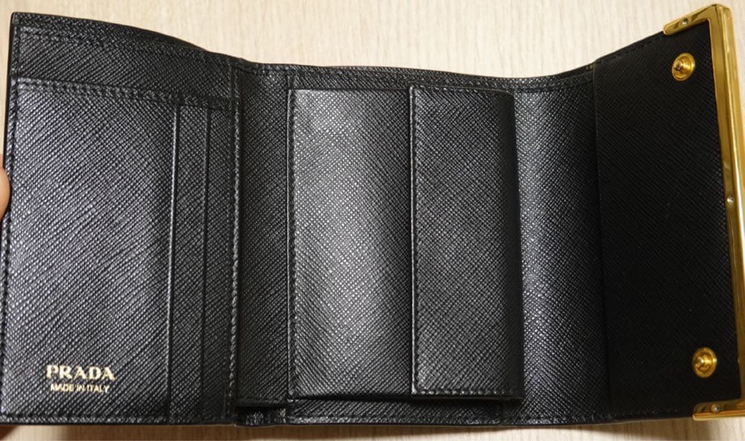 【美品】PRADA サフィアーノレザー 三つ折り財布 ブラック