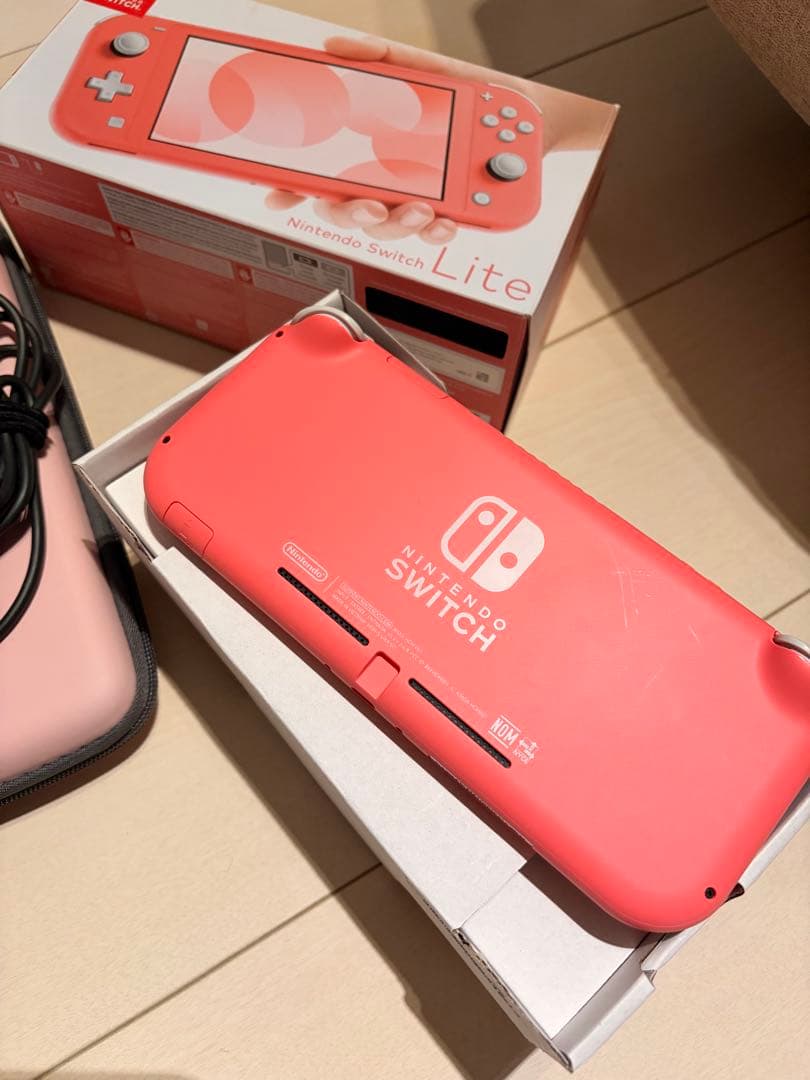 Nintendo Switch Lite コーラル（外箱,純正充電器付き）
