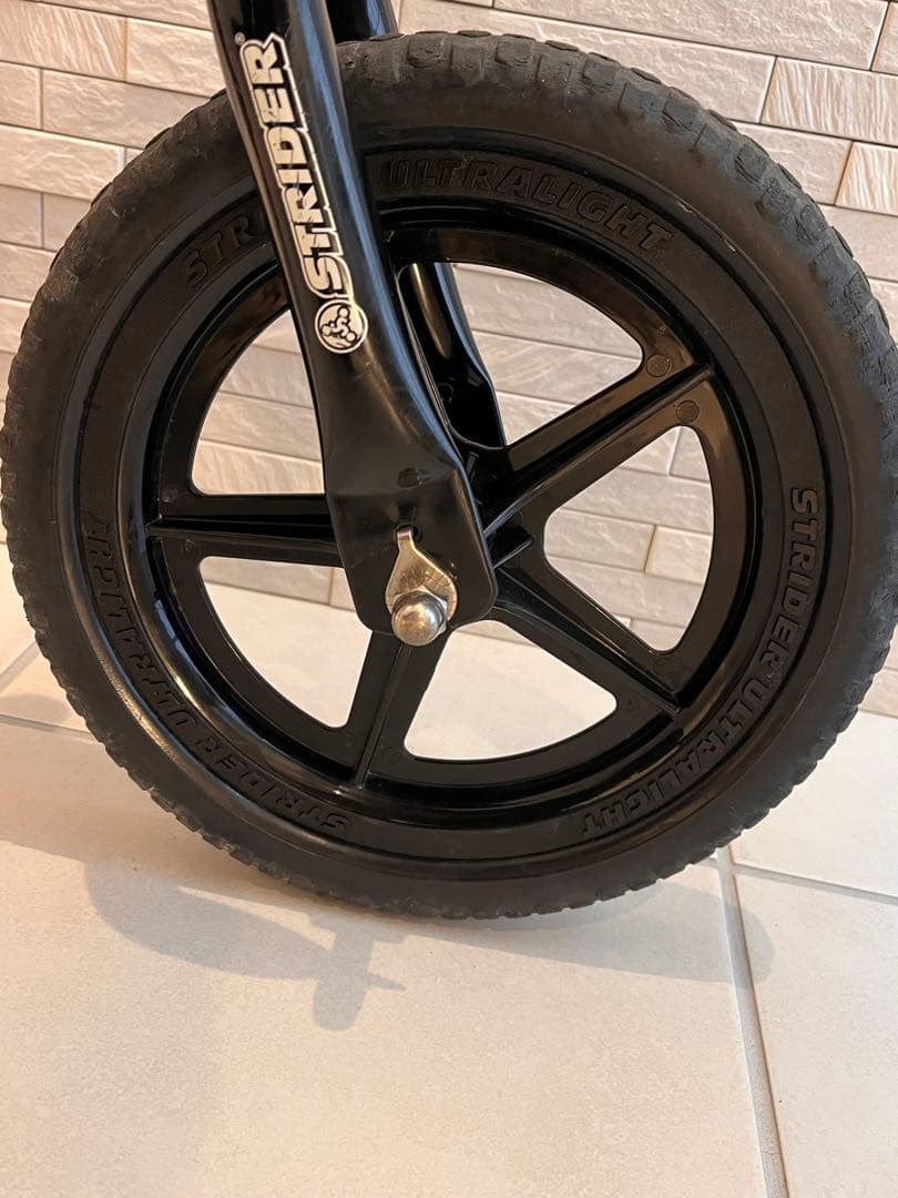 STRIDER ストライダー12インチ スポーツモデル　赤