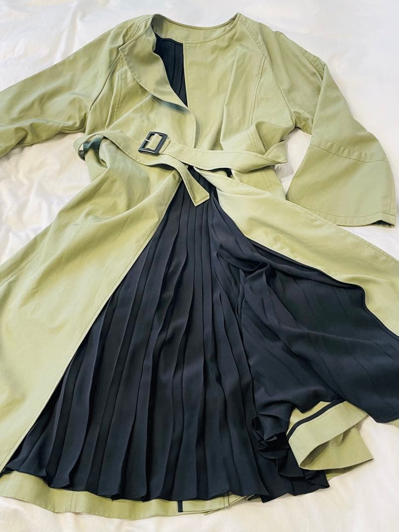 【極美品】定価8.36万 ADORE アドーア　トレンチコート　オリーブ色
