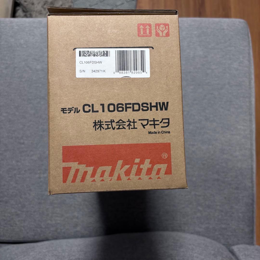 新品未使用　マキタ　コードレス掃除機 CL106FDSHW　バッテリー充電器付き