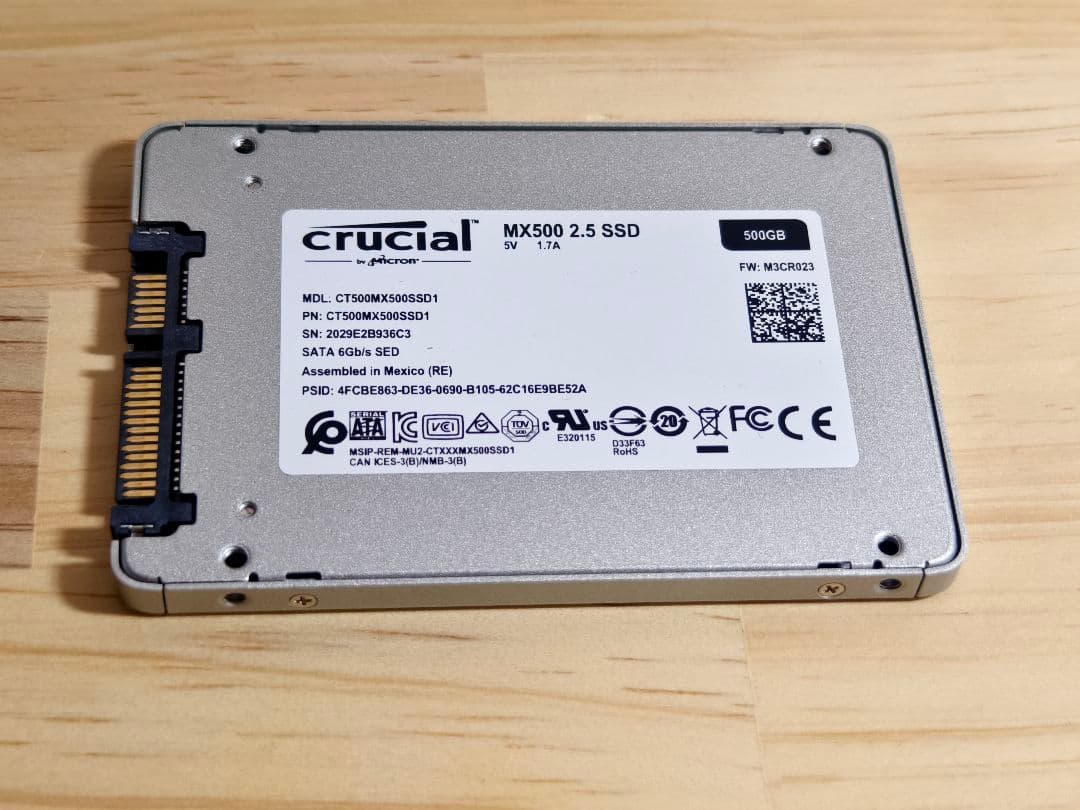 crucial MX500 500GB 2.5インチSSD　１