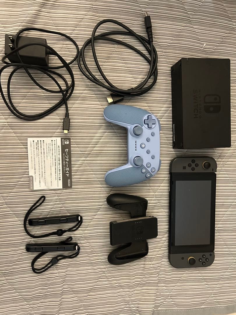 Nintendo Switch 本体 グレー Joy-Con付き　おまけもあり。