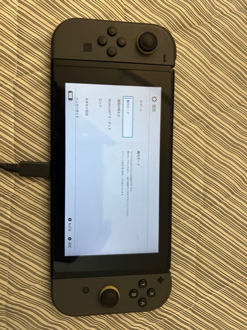 Nintendo Switch 本体 グレー Joy-Con付き　おまけもあり。
