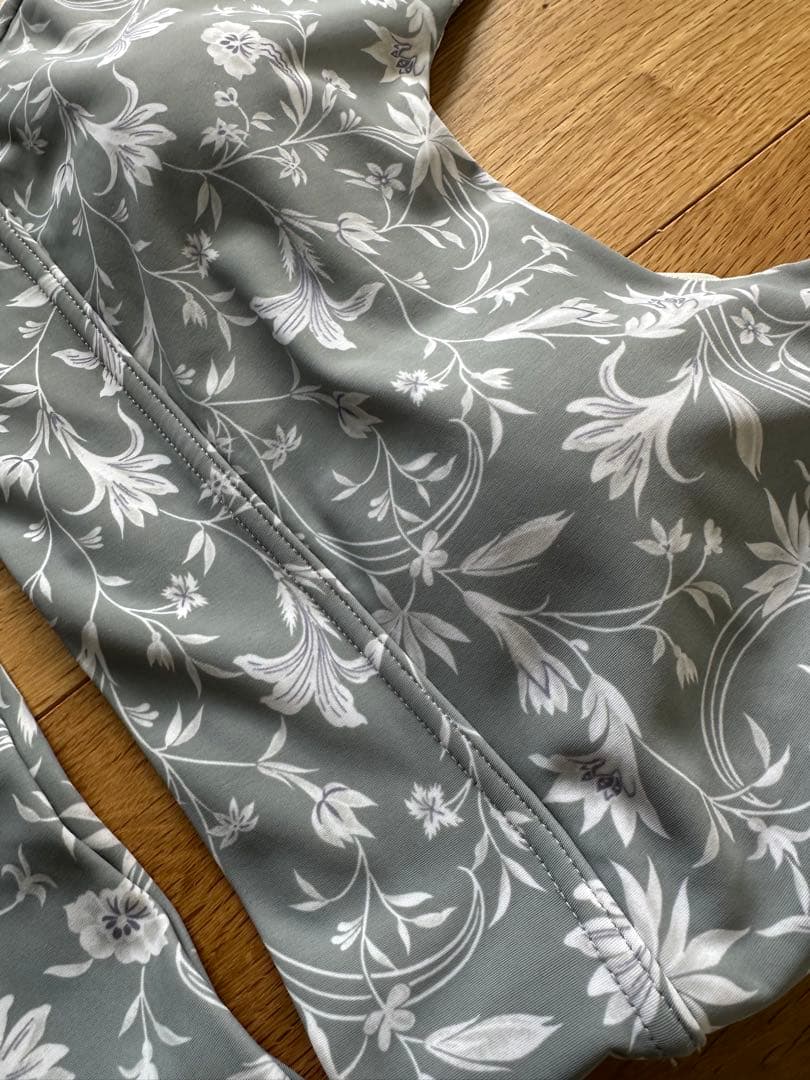 美品◯emmi yoga◯ヨガウェア◯上下セット◯花柄◯ピラティス◯スポーツ