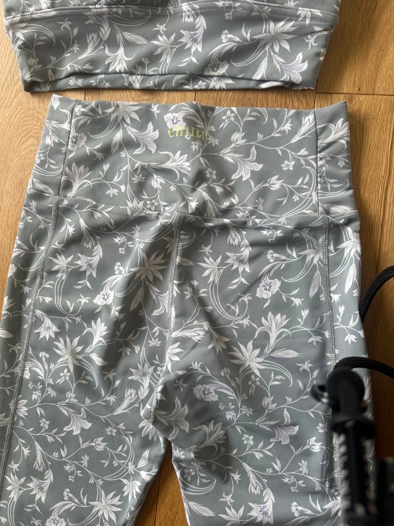 美品◯emmi yoga◯ヨガウェア◯上下セット◯花柄◯ピラティス◯スポーツ