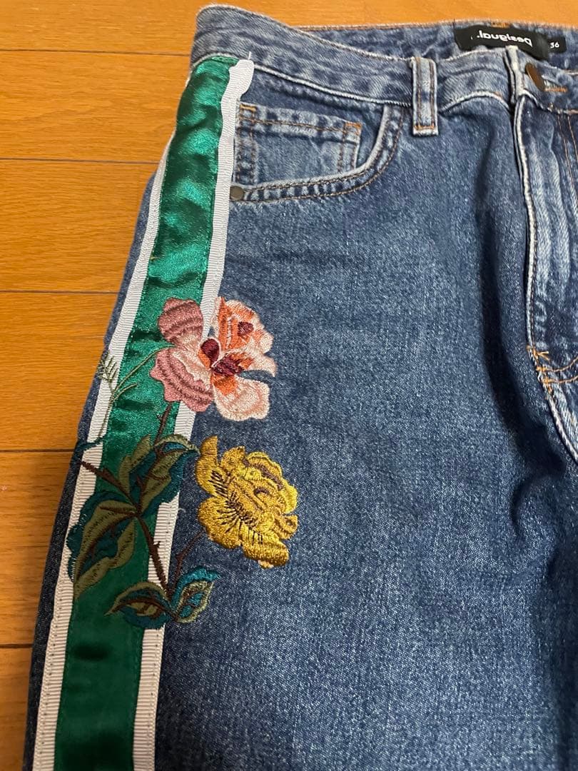すみれ Desigual 花柄刺繍 デニムパンツ 36サイズ