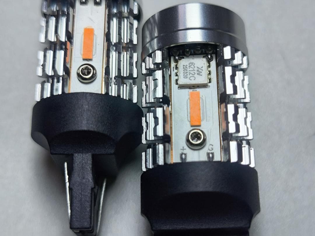 STP 18LED　発色と冷却性に拘った　爆光LED ウィンカーバルブ