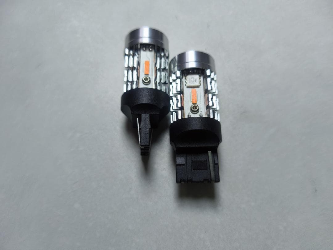 STP 18LED　発色と冷却性に拘った　爆光LED ウィンカーバルブ