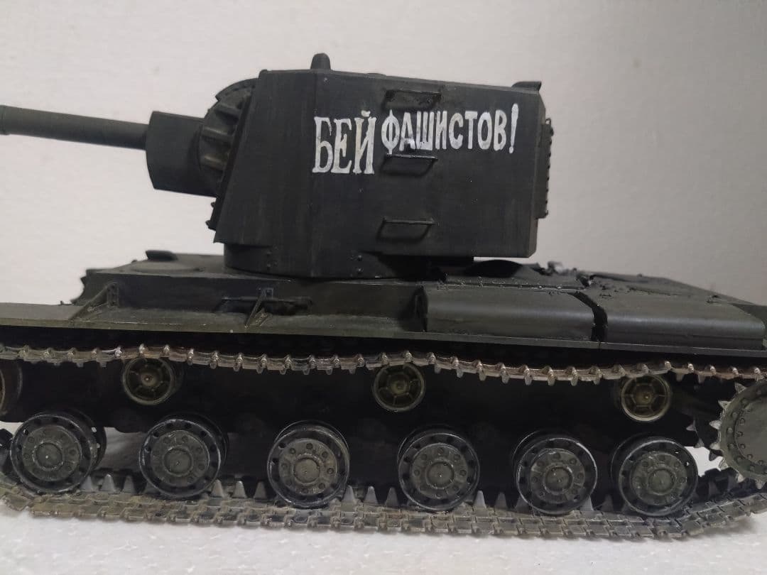 プラモデル戦車プラモデル1/35ソビエト重戦車ＫＶ2ビッグターレット完成品。