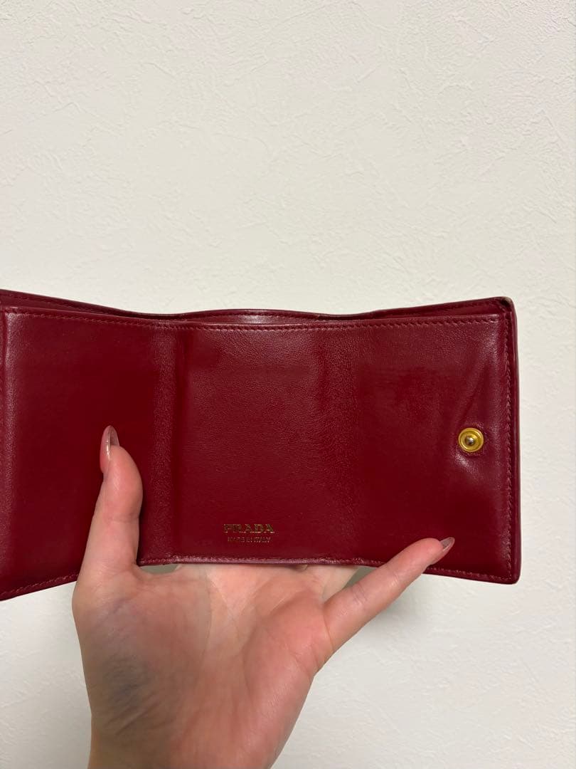 PRADA レッド 三つ折り財布