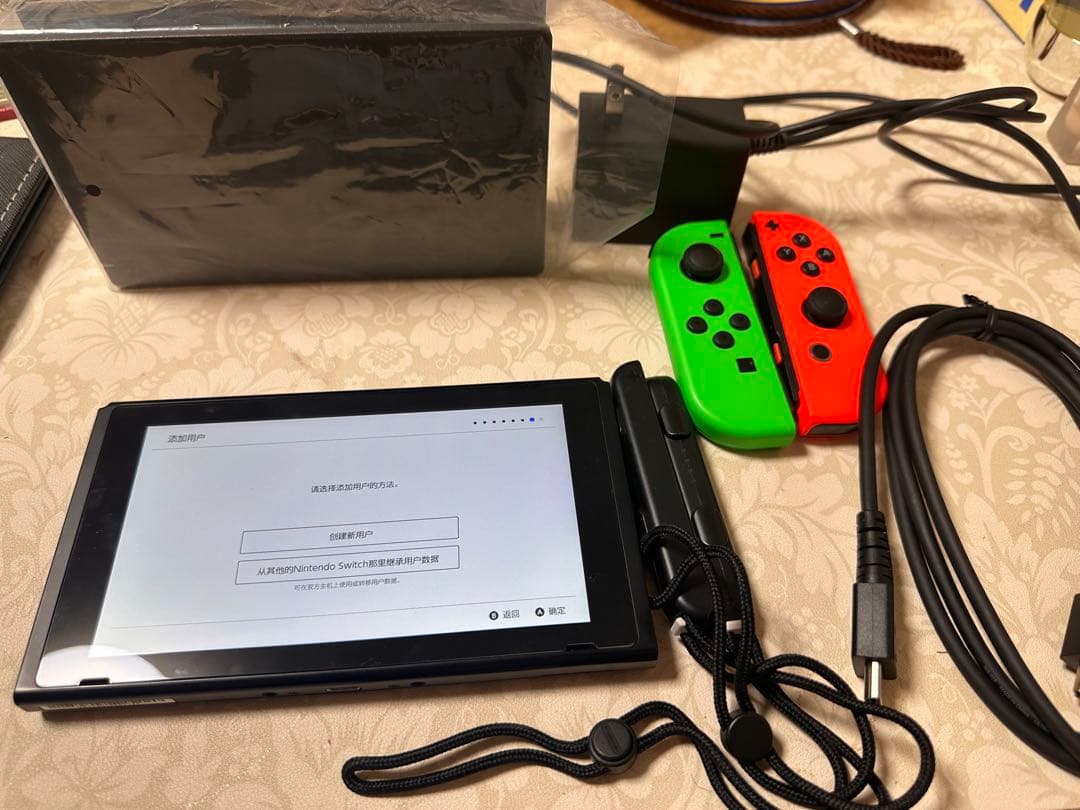 Nintendo Switch 本体 赤と緑のジョイコンー外箱なし