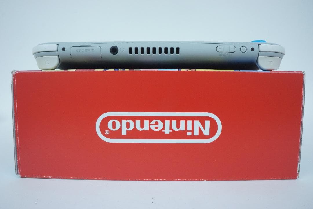 【動作品】ニンテンドースイッチライト ザシアン・ザマゼンタ 箱 2
