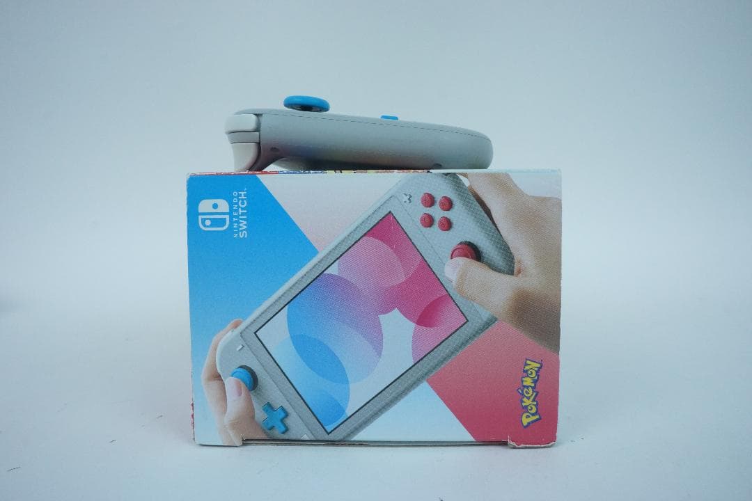 【動作品】ニンテンドースイッチライト ザシアン・ザマゼンタ 箱 2