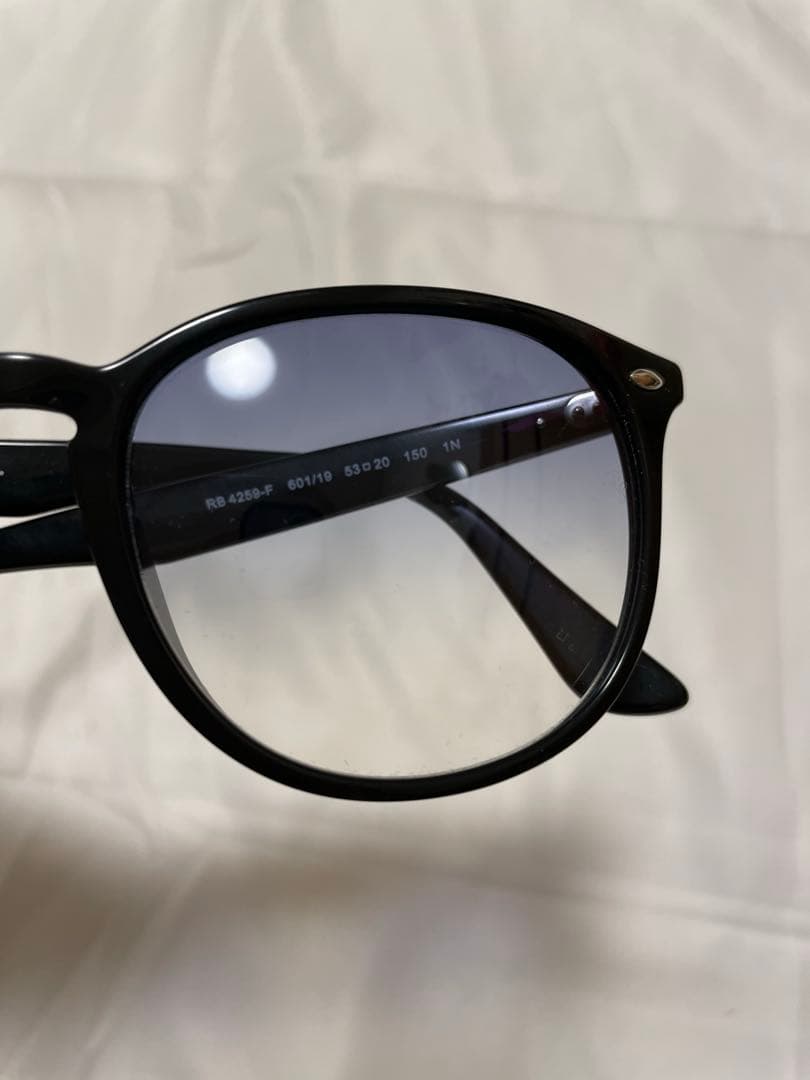 くま　Ray-Ban レイバン　RB4259-F サングラス　ブラック　黒