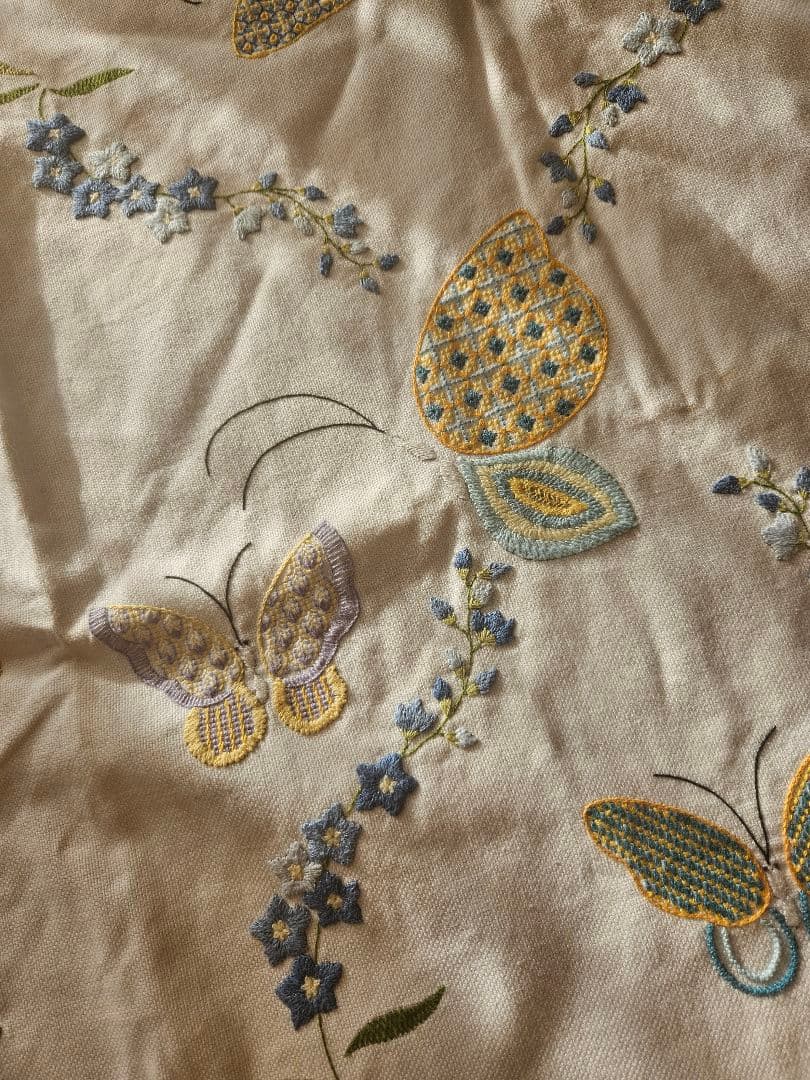 希少　フランスアンティーク風　テーブルクロス　マルチカバー　蝶々　刺繍