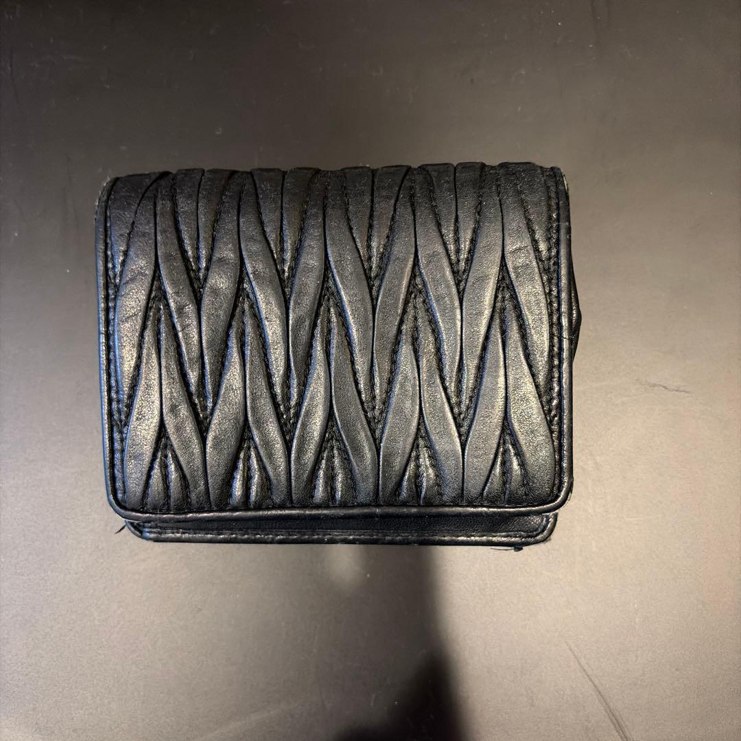 miumiu マテラッセレザー 折り財布