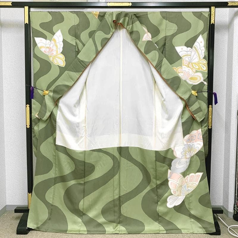 【売切値下げ】411z4〇高身長な方にも 振袖 重ね衿付き 金駒刺繍 緑〇成人式