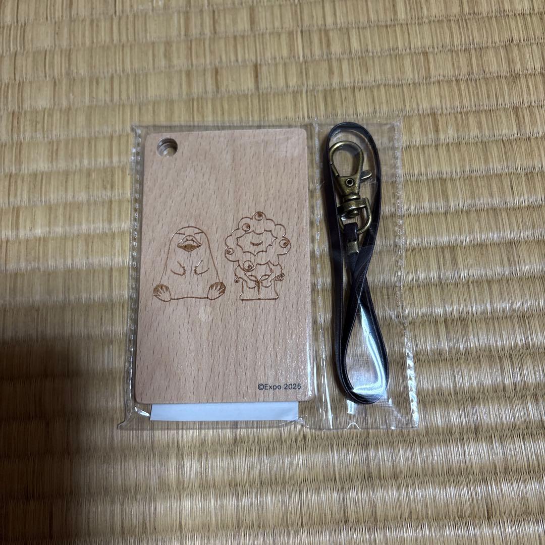 万博記念限定ICOCAと木製パスケースのセット