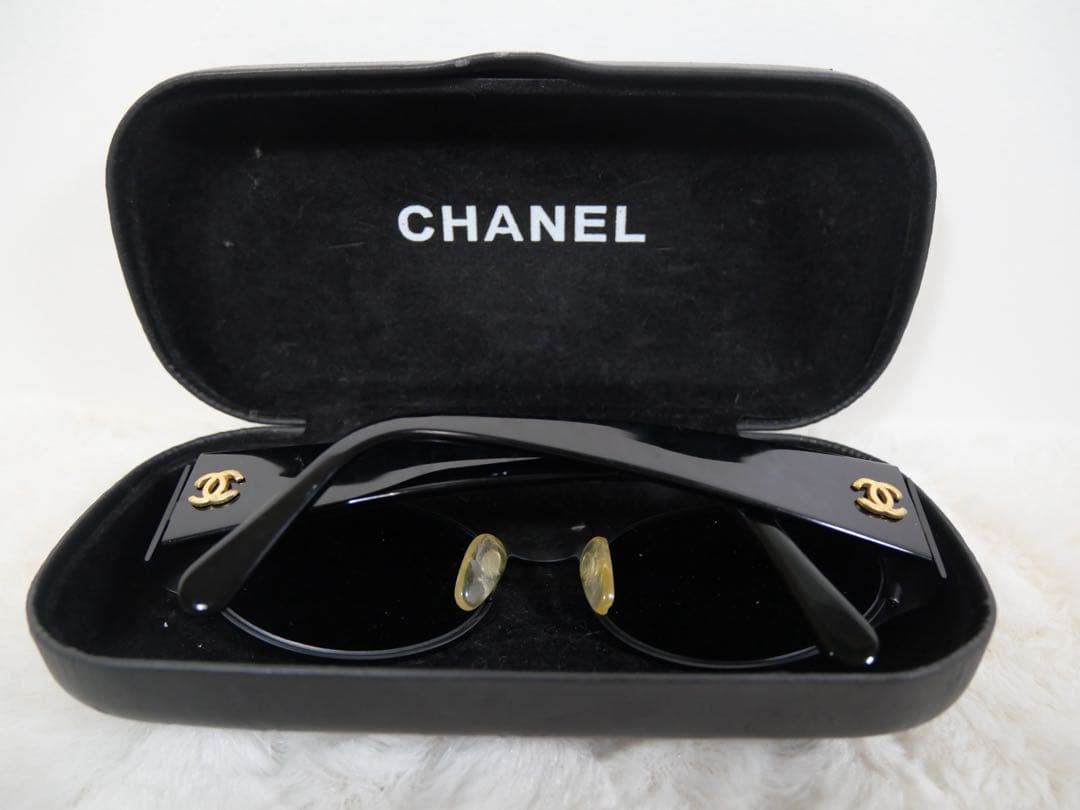 CHANEL　シャネル　サングラス　ココマーク　ブラック　黒　ロゴ　ケース付き