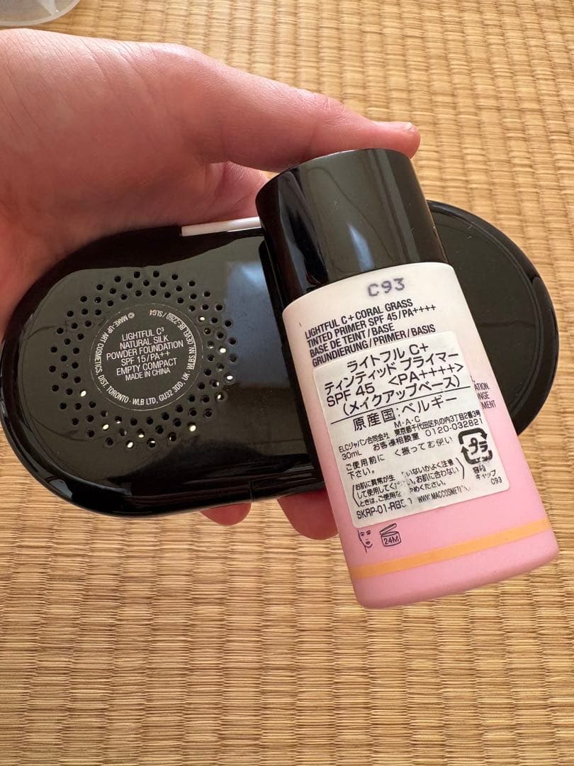 MAC ライトフルC ティンティッド　プライマー　シルクパウダーファンデーション