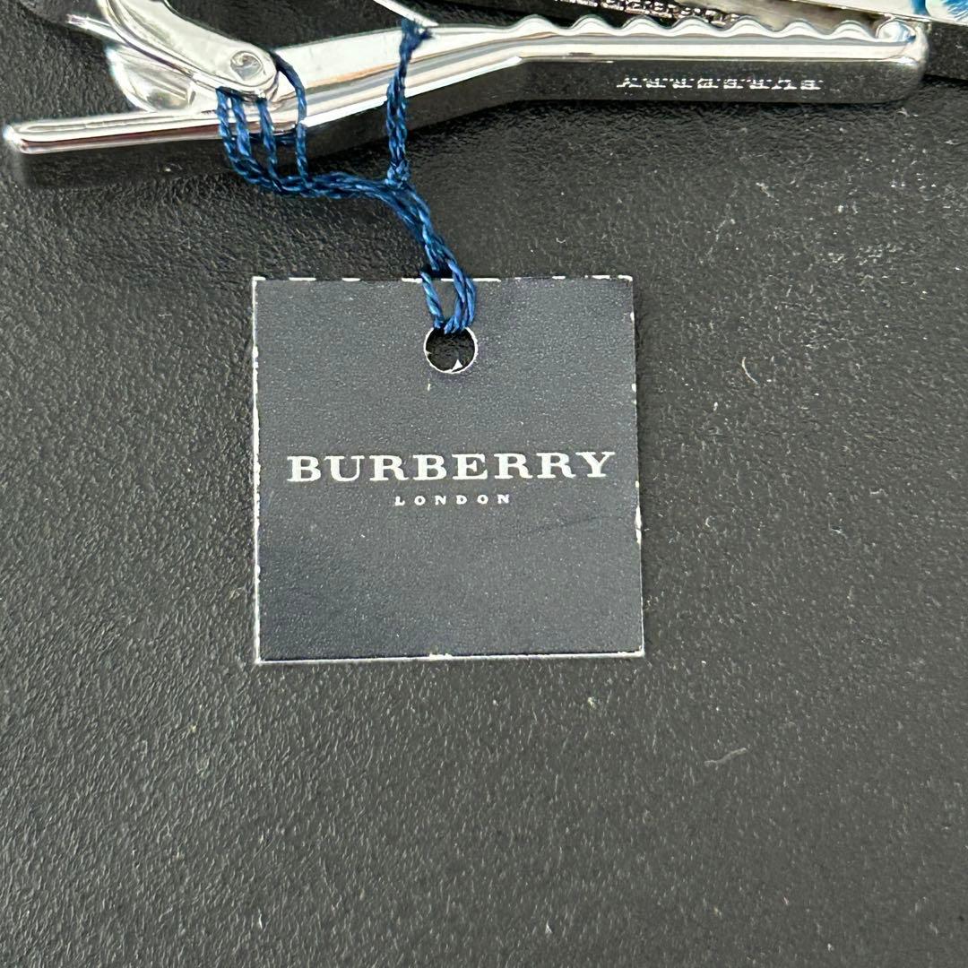 新品未使用品　バーバリー　シルバー＆金色ホース　ネクタイピン・カフリンクスセット