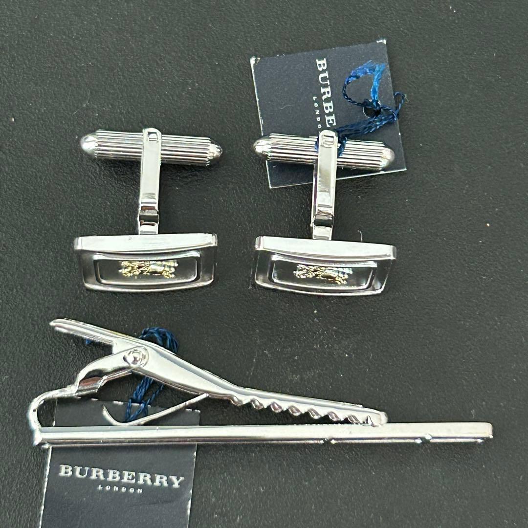 新品未使用品　バーバリー　シルバー＆金色ホース　ネクタイピン・カフリンクスセット