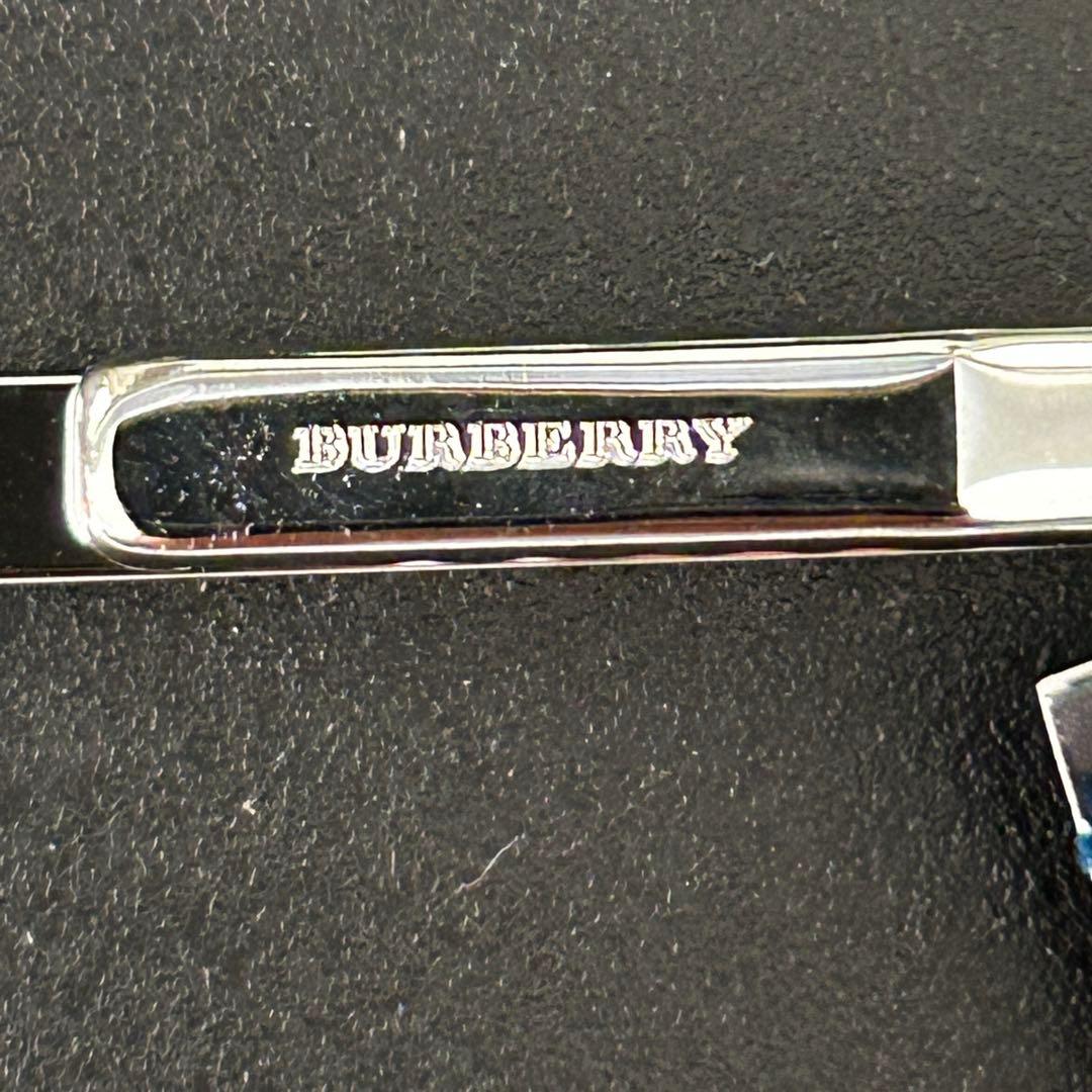 新品未使用品　バーバリー　シルバー＆金色ホース　ネクタイピン・カフリンクスセット