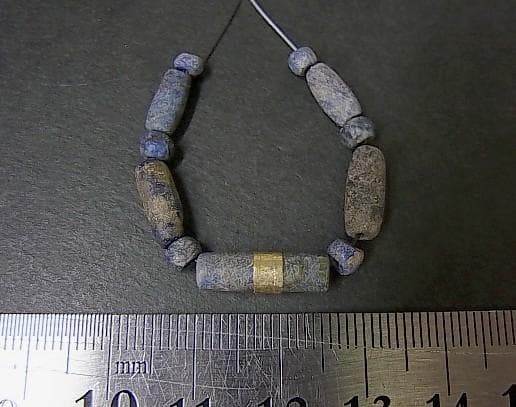★D1501★古代石 (263) 西アジア　ラピスラズリ　風化ビーズ　管　丸小粒