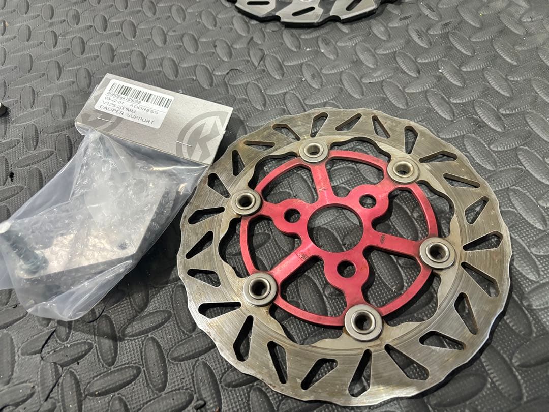 アドレスV125 200mm ブレーキディスク　キャリパーサポート