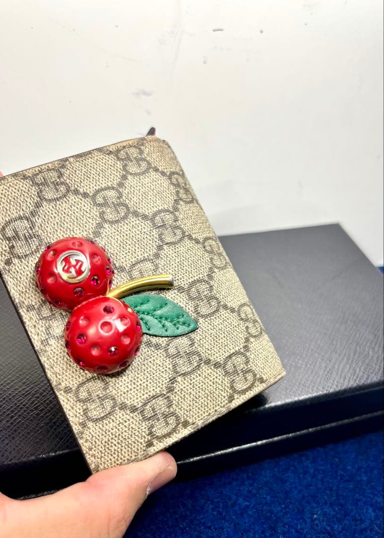 ★*★様 【正規品】Gucci 二つ折り財布 チェリー　GGスプリーム　レッド