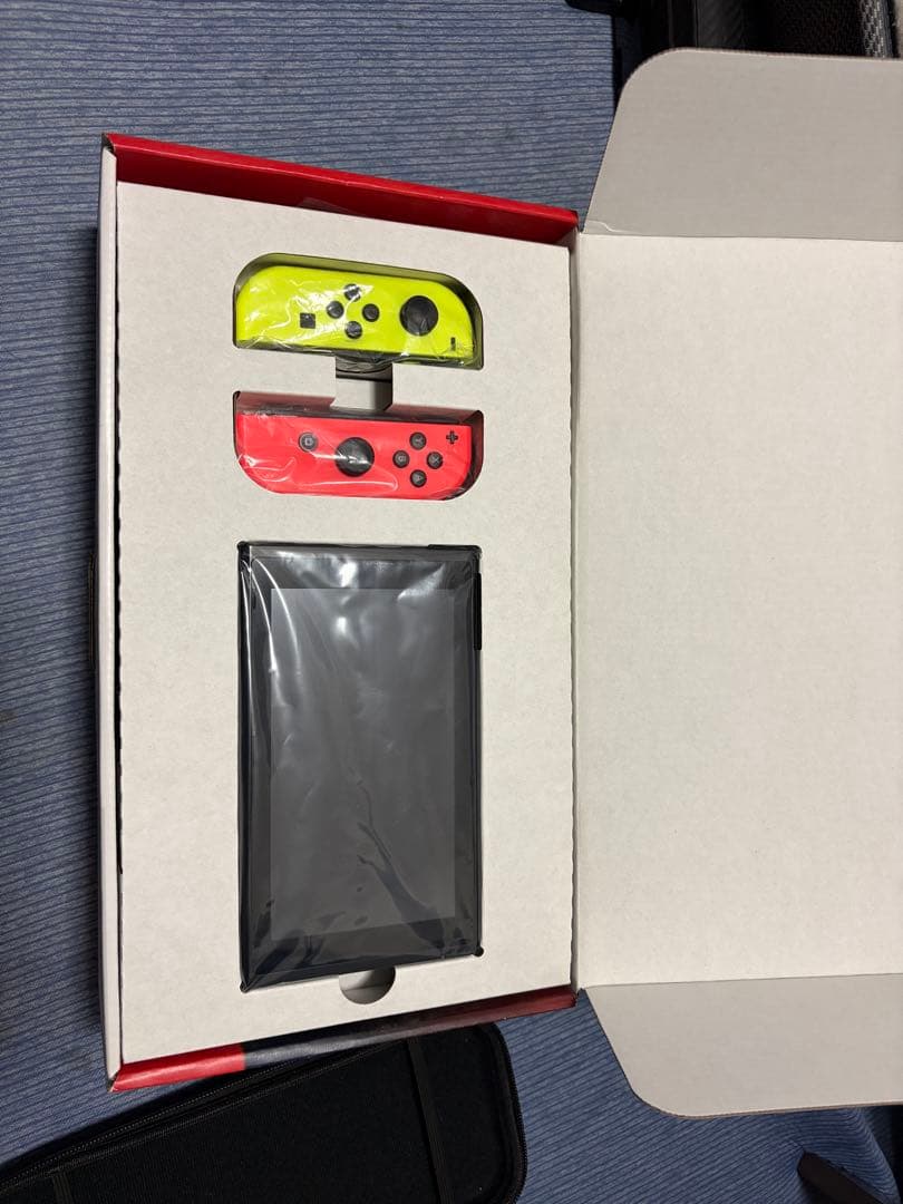 Nintendo Switch 本体 イエロー・レッド　箱あり　おまけケース付き